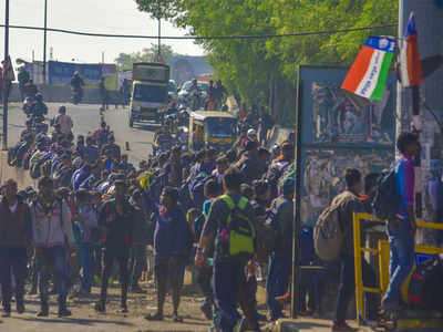 Army recruitment rally begins in Ujjain: Thousands of youth in search of employment | उज्जैन में सेना भर्ती रैली प्रारम्भः रोजगार की तलाश में आए हजारों युवा, सब में देश भक्ति का जज्बा 
