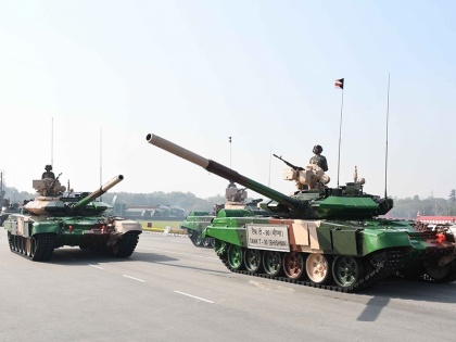Indian Army Cash Crunch, won't buy high-end ammunition claimed in report | कैश क्रंच से जूझ रही है भारतीय सेना, नहीं खरीदेगी भीषण युद्ध के लिए जरूरी महँगे हथियार: रिपोर्ट