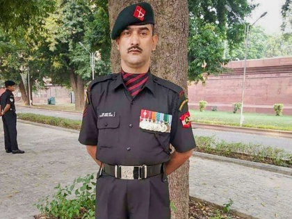 a terrorist who became a decorated armyman dies fighting for nation | कभी आतंकी थे लांस नायक नजीर अहमद, अब देश की सेवा करते हुए आतंकी हमले में हुए शहीद