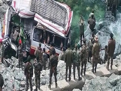 Bus driver under suspicion in Ladakh military accident, army filed a report against him in the apprehension of deliberately dropping the bus | लद्दाख सैन्य हादसे में बस ड्राइवर शक के घेरे में, सेना ने जानबूझ कर बस गिराने की आशंका में उसके खिलाफ दर्ज करवाई रिपोर्ट
