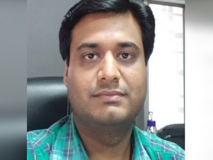 EC on west bengal Nadia Nodal Election Officer Arnab Roy missing LS polls 2019 | पश्चिम बंगाल: दूसरे चरण की वोटिंग के बाद से नोडल अधिकारी लापता, ममता बनर्जी ने मोदी सरकार पर लगाए आरोप