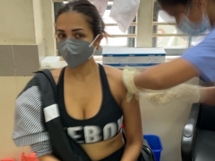 Malaika Arora took second dose anti-coronavirus vaccine wrote on social media | मलाइका अरोड़ा ने कोरोना वायरस रोधी टीके की दूसरी खुराक ली, जानें सोशल मीडिया पर क्या लिखा