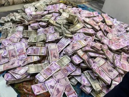 Arpita Mukherjee ed recovered Rs 29 Crore cash and 5 Kg gold from another flat kolkata | अर्पिता मुखर्जी के एक और फ्लैट से मिला 29 करोड़ कैश और 5 किलो सोना, 10 ट्रंक में पैसे भरकर निकले ईडी के अधिकारी