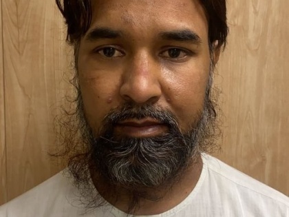 Pakistani terrorist Mohd Asraf Delhi Police Special Cell arrested AK-47 assault rifle magazine weapons seized  | बांग्लादेश के रास्ते दिल्ली आया था पाकिस्तानी आतंकी, एके-47 रायफल, हथियार और गोला बारूद बरामद