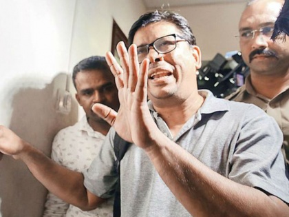 Bhima Koregaon Case: Bombay High Court refuses to grant interim relief Arun Ferreira's house arrest  | भीमा कोरेगांव केसः कोर्ट ने खारिज की बुद्ध‌िजीवियों की जमानत याचिका, नजरबंद ही रहेंगे एक्टिविस्ट