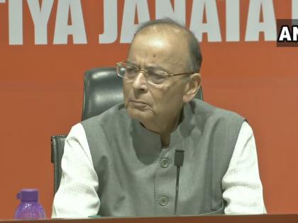 Arun Jaitley targets rahul gandhi and priyanka gandhi on british company backops | अरुण जेटली ने लगाया आरोप- ब्रिटिश कंपनी बैकॉप्स में डायरेक्टर हैं राहुल और प्रियंका गांधी