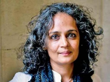 ashoke pandit calls a white collared terrorist to arundhati roy for npr | अरुंधति रॉय को इस डायरेक्टर ने बताया सफेदपोश आतंकवादी, कहा- सलाखों के पीछे डाल देना चाहिए