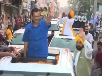 Kumar Vishwas takes jibe at Bhagwant Mann on viral picture of AAP's roadshow in Punjab | पंजाब में 'आप' के रोड शो के वायरल वीडियो पर कुमार विश्वास का तंज- 'सर इतना मत झुकाओ कि 'दस्तार' गिर पड़े'