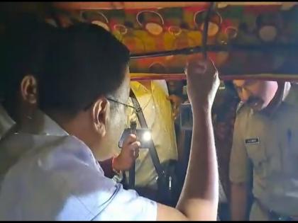 gujarat Arvind Kejriwal's heated argument with security officials video surfaced before dinner at auto driver's house | आपको शर्म आनी चाहिए, आपके ऊपर धब्बा है, अरविंद केजरीवाल का सुरक्षा अधिकारियों से हुई तीखी बहस, ऑटो चालक के घर डिनर से पहले का सामने आया वीडियो