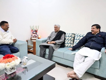 Arvind Kejriwal shared his photo with Javed Akhtar, users said all leftists will come to your house one day | अरविंद केजरीवाल ने शेयर की जावेद अख्तर के साथ अपनी फोटो, यूजर्स बोले-सब वामपंथी एक एक कर के आएंगे आपके घर