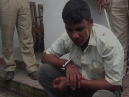 Assam Dibrugarh rapist father allegedly slit his wife's throat inside court premises | हैवानियत की हदें पार, पहले बेटी से किया रेप और फिर कोर्ट परिसर में काट दिया पत्नी का गला