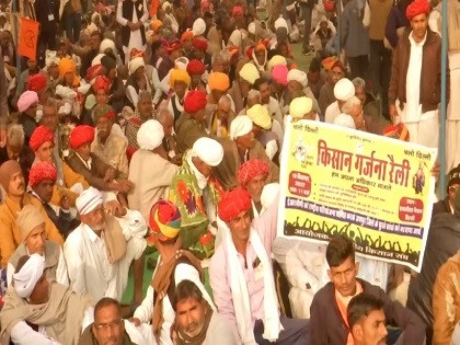 More than 55 thousand farmers took to the streets in Delhi, know what demands the rally took out. | दिल्ली में सड़कों पर उतरे 55 हजार से ज्यादा किसान, जानिए किन मांगों को लेकर निकाली गर्जना रैली