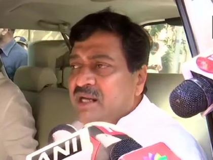 Maharashtra: Ashok Chavan says Congress MLAs are safe at right place, Shiv Sena-NCP-Congress have number | महाराष्ट्र के पूर्व मुख्यमंत्री अशोक चव्हाण ने कहा- कांग्रेस के विधायक सुरक्षित और सही जगह पर Maharashtra: Ashok Chavan says Congress MLAs are safe at right place, Shiv Sena-NCP-Congress have number | महाराष्ट्र के पूर्व मुख्यमंत्री अशोक चव्हाण ने कहा- कांग्रेस के विधायक सुरक्षित और सही जगह पर