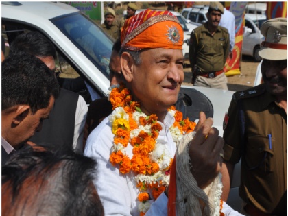 ashok gehlot reached at tripura mata mandir after win assembly election | राजस्थानः मुख्यमंत्री बनने के बाद अशोक गहलोत पहुंचे देवी त्रिपुरा के दरबार में, कामयाबी का आशीर्वाद मांगा!