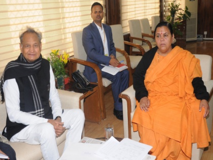 ashok gehlot meets to uma bharti in delhi | CM गहलोत ने की केंद्रीय मत्री उमा भारती से मुलाकात, उठाई ये मांग    