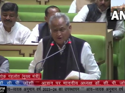 Rajasthan Chief Minister Ashok Gehlot read the old budget the opposition alleged that the budget was leaked | राजस्थान: मुख्यमंत्री अशोक गहलोत ने पढ़ा पुराना बजट, विपक्ष ने लगाया बजट लीक होने के आरोप