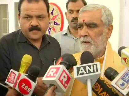 Union Minister Ashwini Choubey on son Arijit Sashwat FIR is nothing a piece of wastepaper and planning of corrupt officers | अश्विनी चौबे ने बेटे पर हुए FIR को बताया रद्दी, सवाल पूछने पर मीडिया पर भड़के, कहा- यहां से निकलो