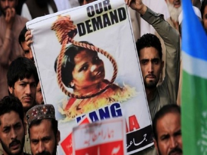 Asia Bibi says I always believed I would be freed | आठ साल तक पाकिस्तान में मौत की सजा के खौफ में जीती रहीं आसिया बीबी ने सुनाई आपबीती