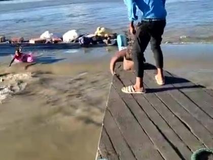 Assam river Several feared dead boat sinks colliding ferry Chief Minister Himanta Biswa Sarma | जोरहाट हादसा: एक महिला की मौत, 42 का सफल रेस्क्यू और 50 से ज्यादा गायब, पीएम ने सीएम से की बात Assam river Several feared dead boat sinks colliding ferry Chief Minister Himanta Biswa Sarma | जोरहाट हादसा: एक महिला की मौत, 42 का सफल रेस्क्यू और 50 से ज्यादा गायब, पीएम ने सीएम से की बात