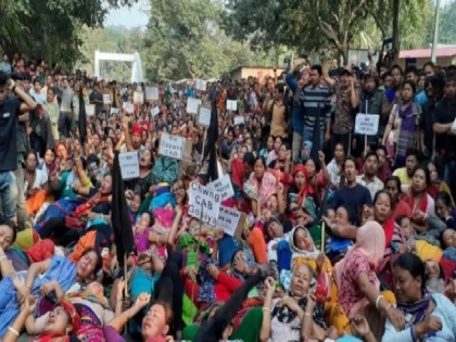 Citizenship act Protest: Assam's Guwahati facing cash and fuel crisis, Onion sells for Rs 250 per kg | नागरिकता कानून: असम बेहाल, एटीएम में कैश नहीं, 250 रुपये किलो में बिक रहा प्याज