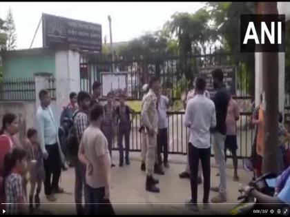 People protested against the proposal of electoral delimitation in 4 districts of Assam, the police took the protesters into custody | असम के 4 जिलों में चुनावी परिसीमन प्रस्ताव का जनता ने किया विरोध, पुलिस ने प्रदर्शनकारियों को लिया हिरासत में