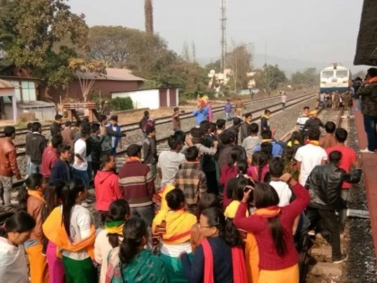 Northeast Frontier Railway loss in anti CAA violence over Rs 100 crore says railway | CAA Protest: सिर्फ पूर्वोत्तर में रेलवे को विरोध प्रदर्शनों के चलते 100 करोड़ रुपये का हुआ नुकसान