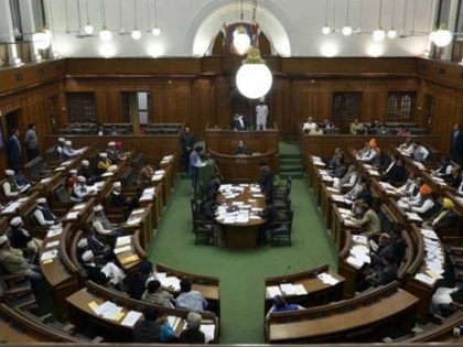 bjp mlas marshalled out of delhi assembly | दिल्ली विधानसभा में हंगामा, भाजपा विधायकों को निकाला बाहर