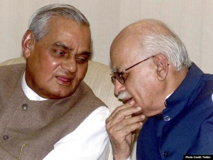 atal bihari vajpayee death lal krishna advani said 65 years long friendship broken | 65 सालों बाद नियति ने तोड़ दी अटल-आडवाणी की जोड़ी, 'लौहपुरुष' ने इन शब्दों में बयाँ किया दर्द