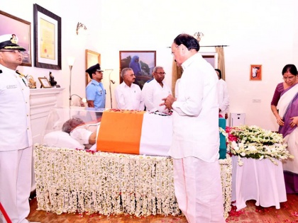 Was it only on August 16 that Vajpayee died, Shiv Sena leader Raut raised the question | वाजपेयी के निधन की तारीख पर शिवसेना ने उठाया सवाल, 15 अगस्त पर पीएम मोदी को देना था भाषण