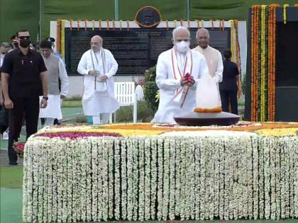 PM Narendra Modi President Droupadi Murmu and others pay tribute to Atal Bihari Vajpayee | राष्ट्रपति द्रौपदी मुर्मू संग पीएम मोदी ने पूर्व पीएम अटल बिहारी वाजपेयी को दी श्रद्धांजलि, ये नेता रहे मौजूद