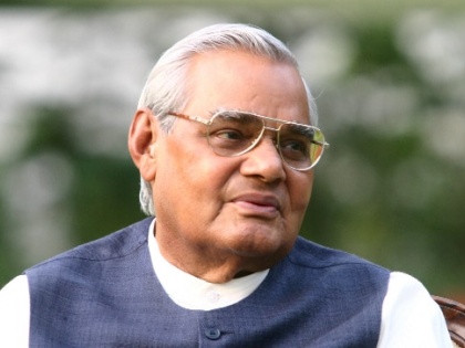 former PM Atal Bihari Vajpayee is fine nothing to worry Dr Harsh Vardhan AIIMS Delhi | स्वस्थ हैं पूर्व प्रधानमंत्री अटल बिहारी वाजपेयी चिंता की कोई बात नहीं: डॉ. हर्षवर्धन