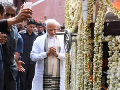 Atal Bihari Vajpayee funeral, Final journey ground report: BJP head office to Smriti Sthal | अटल जी पंचतत्व में विलीनः बीजेपी मुख्यालय से स्मृति स्थल तक की अंतिम यात्रा का आंखो-देखा हाल Atal Bihari Vajpayee funeral, Final journey ground report: BJP head office to Smriti Sthal | अटल जी पंचतत्व में विलीनः बीजेपी मुख्यालय से स्मृति स्थल तक की अंतिम यात्रा का आंखो-देखा हाल