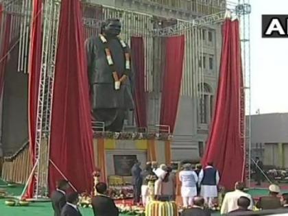 25 feet tall bronze statue of Atal Bihari Vajpayee completed in six months, cost so much | छह महीने में बनकर तैयार हुई अटल बिहारी वाजपेयी की 25 फुट उंची कांस्य प्रतिमा, आया इतना खर्च