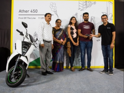 Ather 450 Electric Scooter Deliveries Commence In Bengaluru | Ather 450 इलेक्ट्रिक स्कूटर की डिलिवरी बंगलुरु में शुरू हुई, जानें खासियत