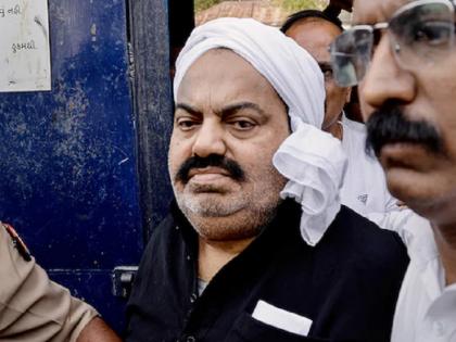 Atiq Ahmed and Ashraf Murdered in front of camera, Three killers arrived posing as journalists, watch video | अतीक अहमद और अशरफ का कैमरे के सामने मर्डर! पत्रकार बनकर पहुंचे थे तीन हत्यारे, मीडिया से बात करने के दौरान दागी गई गोलियां