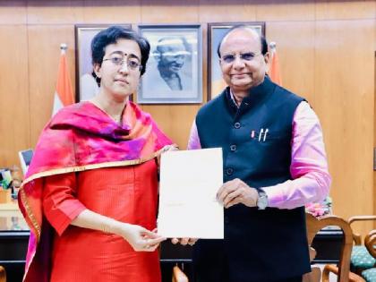 AAP leader Atishi submitting the resignation as Delhi CM As Loses Delhi Election Results 2025 | Delhi Election Results 2025: आतिशी ने दिल्ली CM पद से दिया इस्तीफा, LG को सौंपा त्यागपत्र