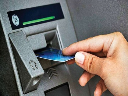 Thugs cheating people who went to withdraw money from ATM, no help from banks besides RBI Guidelines | ATM से पैसा निकालने जा रहे लोगों को चूना लगा रहे ठग, बस कुछ मिनटों में हो जाता है पूरा खेल! ऐसे दिया जाता है अंजाम, हो जाएं सावधान