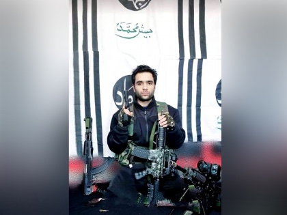 pulwama attack Jaish-e-Mohammed Adil Ahmad Dar alias Waqas Commando claiming suicide attack on crpf convoy | पुलवामा हमले की जिम्मेदारी लेने वाले आतंकी संगठन जैश-ए-मोहम्मद ने जारी किया 'फिदायीन' हमलावर का वीडियो