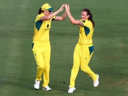 India Women Vs Australia Women, 1st ODI live Megan Schutt 6-2 over 19 runs 5 wickets Australia Women won 5 wkts | India Women Vs Australia Women, 1st ODI: 6.2 ओवर, 19 रन और 5 विकेट, पहली बार मेगन शुट्ट ने किए 5 शिकार, पहले मैच में भारत की हार