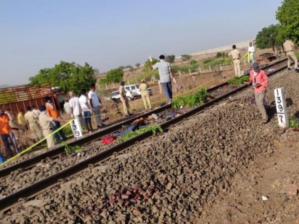 Aurangabad rail accident: workers returning to their home state of Madhya Pradesh, Shivraj announced compensation of Rs 5 lakh | Aurangabad Train Accident: अपने गृह राज्य मध्य प्रदेश लौट रहे थे मजदूर, शिवराज ने 5 लाख रुपये मुआवजे का ऐलान किया