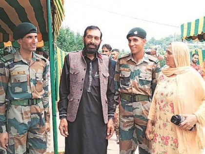 Jammu kashmir: Martyred Aurangjeb siblings mohammad tariq and mohammad shabir joins indian army | जम्मू कश्मीर: शहीद औरंगजेब के भाइयों का आतंक को करारा जवाब, भारतीय सेना में हुए शामिल