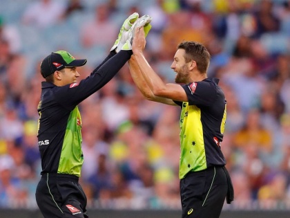 australias cricketers handshakes despite coronavirus | इंग्लैंड ने विपक्षी खिलाड़ियों से किया हाथ मिलाने से इनकार, ऑस्ट्रेलिया बोला- हमारे पास पर्याप्त हैंड सेनेटाइजर्स