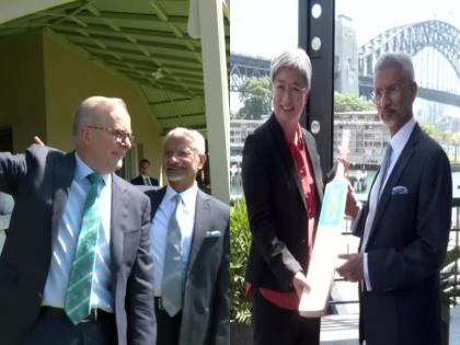 Foreign Minister S.Jaishankar arrived on Australia tour Special meeting with Prime Minister Albinez and Penny Wong | ऑस्ट्रेलिया दौरे पर पहुंचे विदेश मंत्री एस. जयशंकर, प्रधानमंत्री अल्बनीज और पेनी वोंग से की खास मुलाकात Foreign Minister S.Jaishankar arrived on Australia tour Special meeting with Prime Minister Albinez and Penny Wong | ऑस्ट्रेलिया दौरे पर पहुंचे विदेश मंत्री एस. जयशंकर, प्रधानमंत्री अल्बनीज और पेनी वोंग से की खास मुलाकात