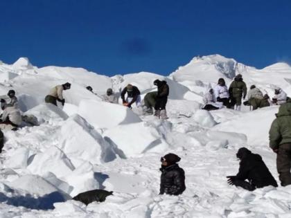 Avalanche hits Siachen base camp in Ladakhthree soldiers killed Officials | लद्दाख में सियाचिन आधार शिविर पर हिमस्खलन, तीन सैनिकों की गई जान Avalanche hits Siachen base camp in Ladakhthree soldiers killed Officials | लद्दाख में सियाचिन आधार शिविर पर हिमस्खलन, तीन सैनिकों की गई जान