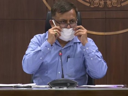 Wearing of masks has been made compulsory in the Uttar Pradesh, says Additional Chief Secretary Awanish Awasthi | उत्तर प्रदेश में मास्क पहनना हुआ अनिवार्य, निर्देश नहीं मानने वालों पर हो सकती है कानूनी कार्रवाई