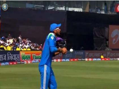 Axar Patel drops a dolly of Phil Salt during IND vs ENG 2nd ODI, leaves Hardik Pandya visibly annoyed | IND vs ENG 2nd ODI: अक्षर पटेल ने फिल साल्ट की छोड़ी आसान कैच, निराश हार्दिक पांड्या घुटने पर बैठे | Watch