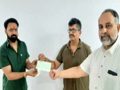 Ayodhya employee at Lucknow University, Rohit Srivastava donated Rs 21,000 for mosque | अयोध्‍या: धन्नीपुर मस्जिद के लिए आया पहला डोनेशन, लखनऊ के रोहित श्रीवास्‍तव ने दिया 21 हजार रुपये का चेक