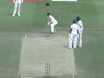 Pakistan vs Australia: Azhar Ali Involved in one of the most bizarre run-outs during 2nd test | पाकिस्तानी बल्लेबाजों की हैरान करने वाली गलती, ऑस्ट्रेलिया के खिलाफ सबसे 'अजीबोगरीब' रन आउट का हुए शिकार