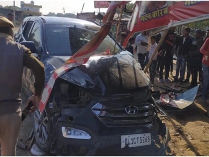 Former India captain Mohammad Azharuddin escapes unhurt in car accident in Rajasthan | पूर्व क्रिकेटर अजहरुद्दीन का हुआ एक्सीडेंट, टायर निकलने के कारण सड़क पर पलटी कार