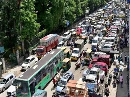 ₹225 crore loss in B'luru IT firms as employees stuck in traffic for 5 hours | 5 घंटे ट्रैफिक में फंसे कर्मचारियों के कारण बेंगलुरू आई कंपनियों को हुआ 225 करोड़ रुपये का नुकसान